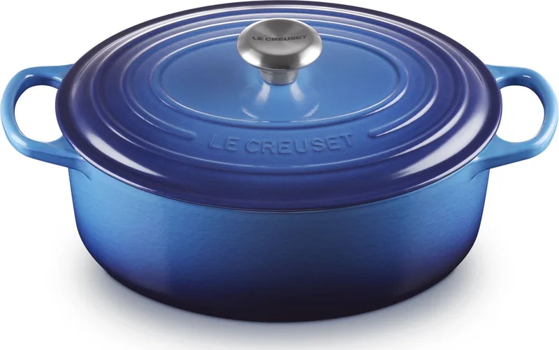 Braadpan Signature Ovaal – Ø 29 cm / 4,7 Liter – Gietijzeren Stoofpan in Helderblauwe Emaille – Ovale Vorm voor Grote Stukken Vlees of Vis – Geschikt voor Inductie, Oven, BBQ en Meer – Luxe Design met Ergonomische Handgrepen von Le Creuset in Azure – Produktfoto