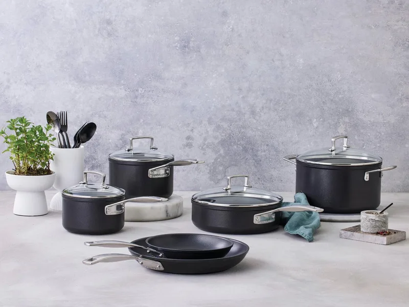 Essential Non Stick Koekenpannenset 20 + 26 cm - Keramische Antiaanbaklaag - Inductie - PFAS vrij fra Le Creuset i Sort – produktbillede 5 af 5