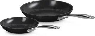 Essential Non Stick Koekenpannenset 20 + 26 cm - Keramische Antiaanbaklaag - Inductie - PFAS vrij fra Le Creuset i Sort – produktbillede 1 af 5
