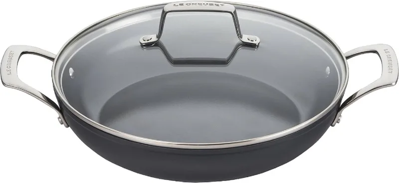 Essential Provençaalse Sauteuse met Glazen Deksel - ø 30cm / 3.7 liter von Le Creuset in Schwarz – Produktfoto