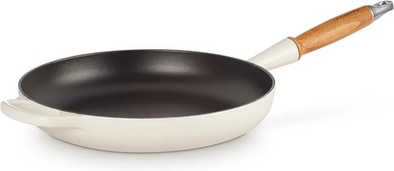 geëmailleerd gietijzeren Signature koekenpan met houten handvat - Ø 28 cm / 2,6liter de Le Creuset en Meringue – photo produit