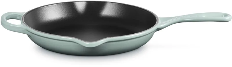 Gietijzeren Skillet Koekenpan 23 cm Sea Salt von Le Creuset in Grau – Produktfoto