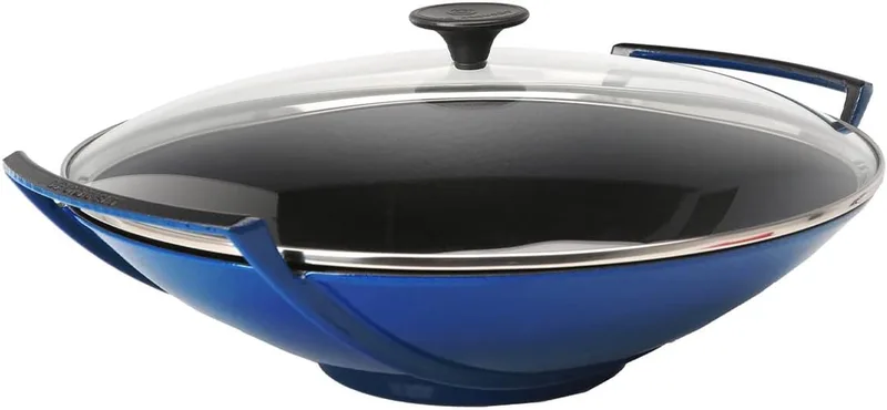 Gietijzeren wok in met glazen deksel 36cm 4,5l by Le Creuset in Kobalt Blauw – product photo