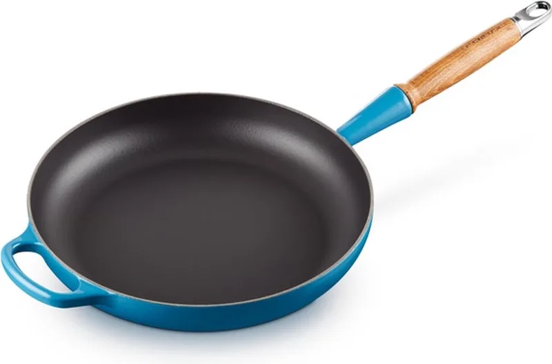 Koekenpan Signature - ø 28 cm / 2.6 Liter - Geëmailleerde anti-aanbaklaag van Le Creuset in Marseille Blue – productfoto