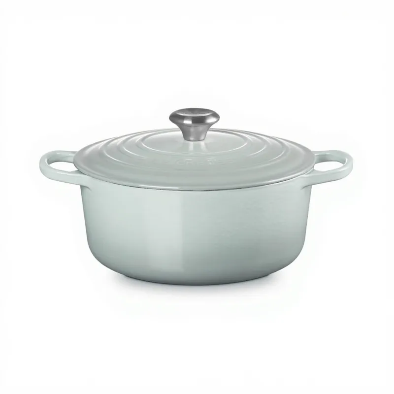 Runder Bräter aus emailliertem Gusseisen mit Deckel, Meersalz, 5,5 L by Le Creuset – product photo