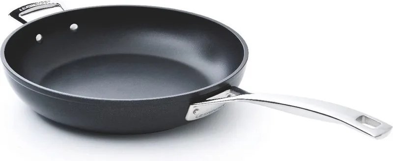 Sauteerpan ø 26 cm - anti-aanbaklaag by Le Creuset in Black – product photo