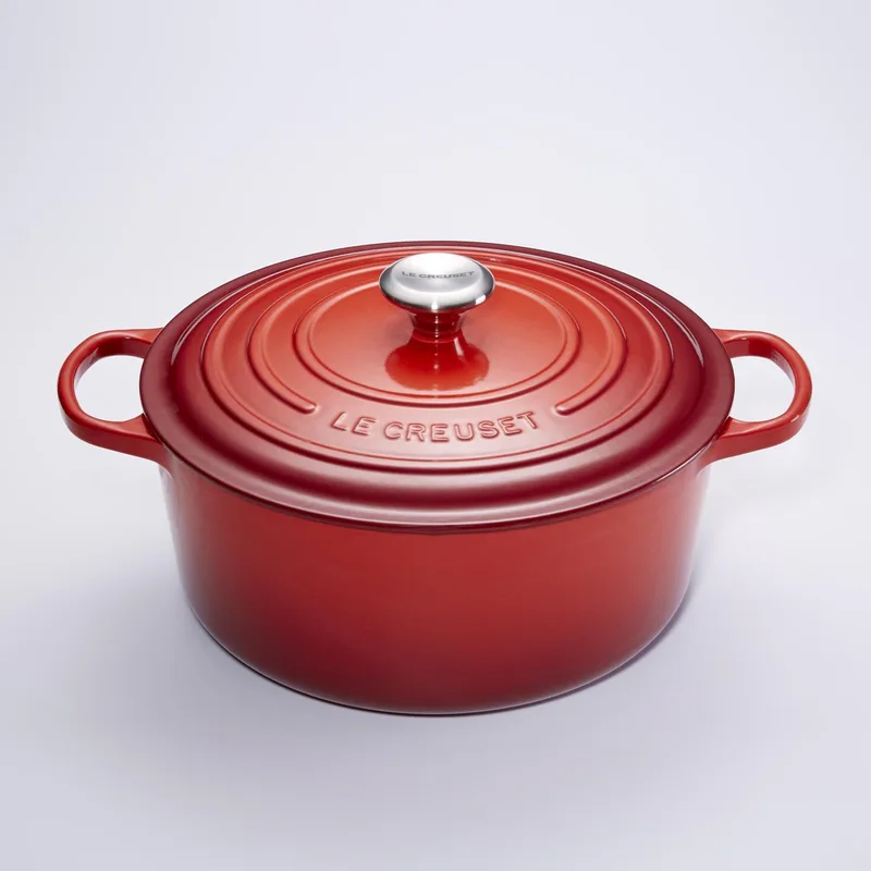 Signature Braadpan - Ø34 CM - Gietijzer - 12,4 liter by Le Creuset in Kersenrood – product photo