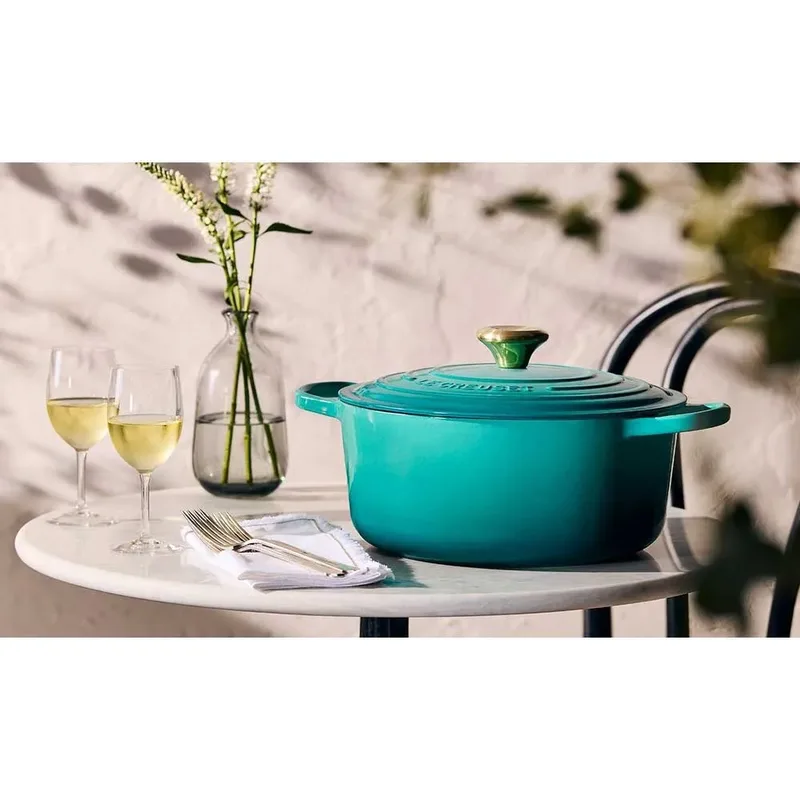 Ronde stoofpan Signature Collection van gietijzer, in verschillende formaten van Le Creuset in Blauw – productfoto 6 van 6