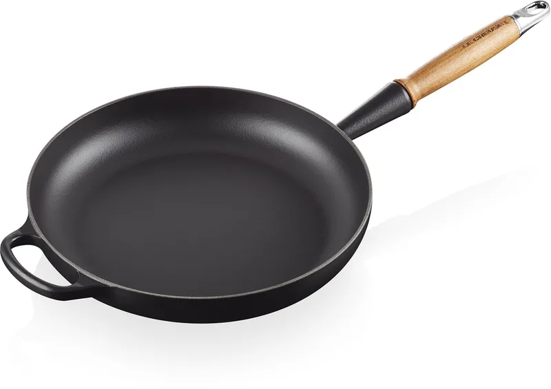 Signature Koekenpan met houten handvat Ø 28cm 2,6L van Le Creuset in Mat Zwart – productfoto