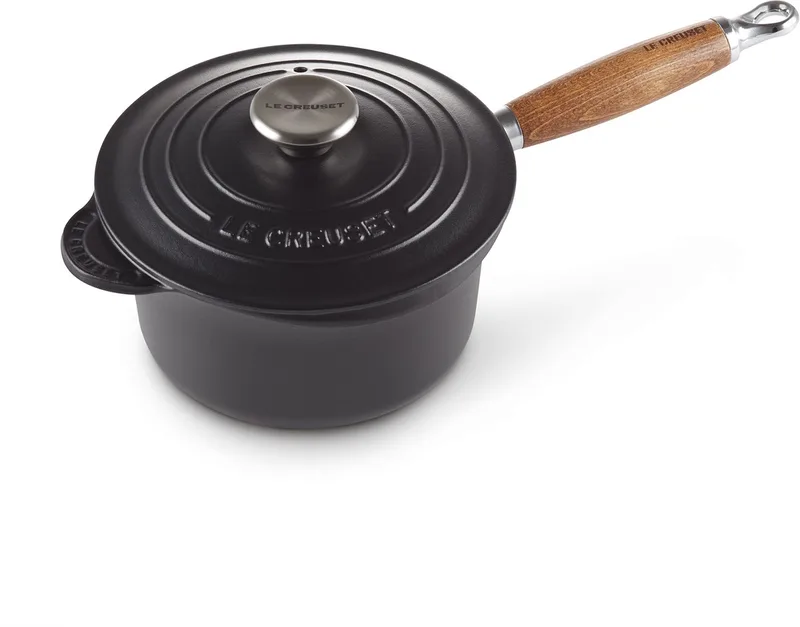 Steelpan met deksel en houten handvat Ø 18cm 1,8l by Le Creuset in Mat Zwart – product photo