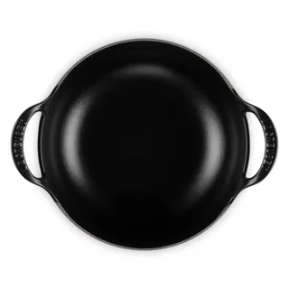 Wokpan / Balti Dish - Kersenrood - ø 24 cm / 2.7 liter - geëmailleerde anti-aanbaklaag fra Le Creuset i Rød – produktbillede 4 af 4