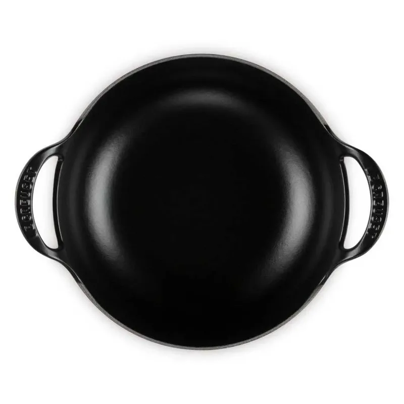 Wokpan / Balti Dish - Kersenrood - ø 24 cm / 2.7 liter - geëmailleerde anti-aanbaklaag fra Le Creuset i Rød – produktbillede 4 af 4
