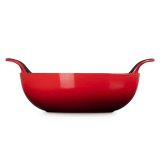 Wokpan / Balti Dish - Kersenrood - ø 24 cm / 2.7 liter - geëmailleerde anti-aanbaklaag fra Le Creuset i Rød – produktbillede 3 af 4