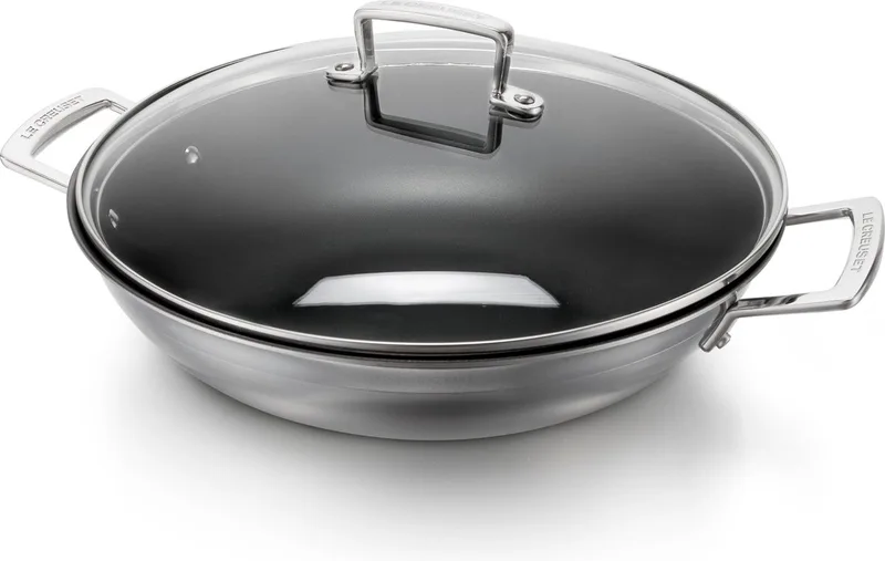 Wokpan Magnetik - TriPly - Ø 30 cm / 4.3 liter - Standaard Anti-aanbaklaag - Geschikt voor Alle Warmtebronnen, inclusief Inductie - Vaatwasserbestendig - Levenslange Garantie by Le Creuset in Rvs – product photo