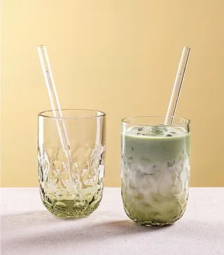 Matcha Latte Gläser mit Glastrinkhalm (2) Gocce 390 ml Set van 2 von Leonardo in Grün – Produktfoto 2 von 5