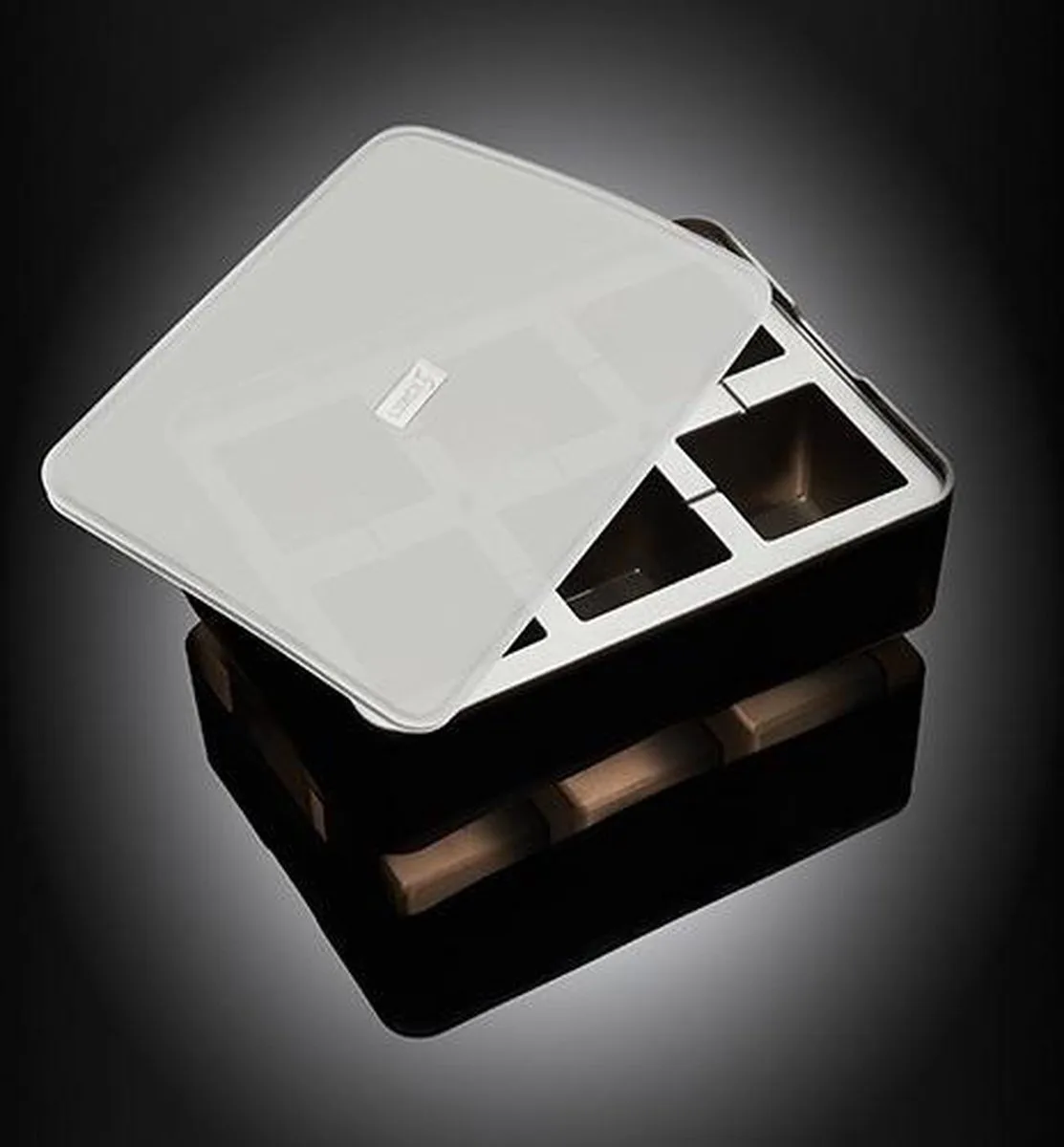 ijsblokjesvorm uit silicone kubus met deksel 5x5cm van Lurch in Zwart – productfoto