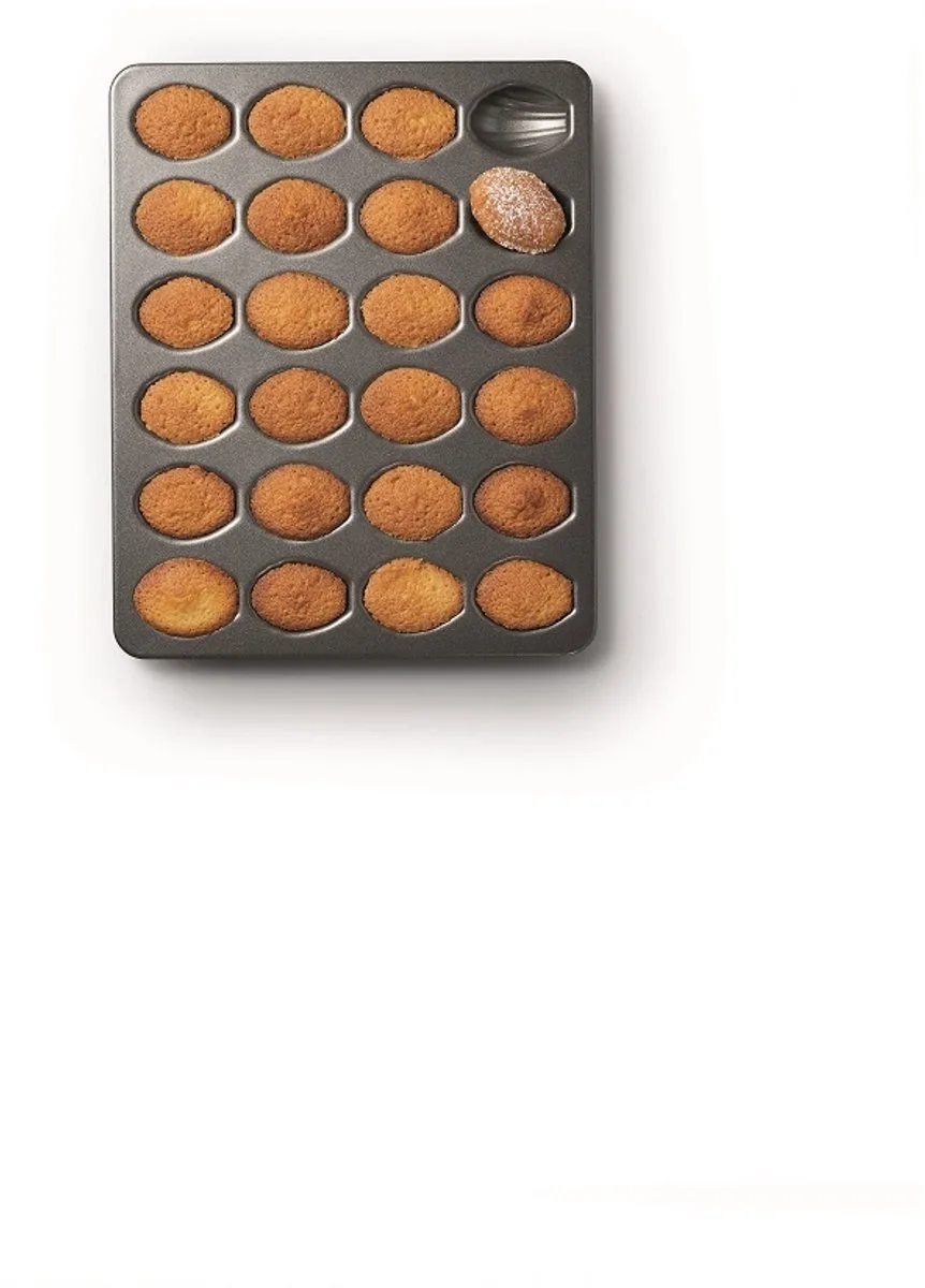 Bakvorm voor 24 mini madeleine, 27 x 21 cm från MasterClass i Svart – produktbild