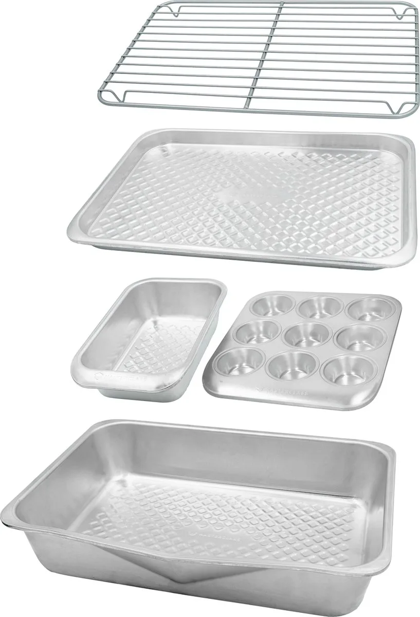 Gerecycled Aluminium 5 stuks bakset, stapelbare bakset met broodrooster, muffinpan, 2lb broodvorm, bakplaat & rooster van MasterClass in Zilver – productfoto