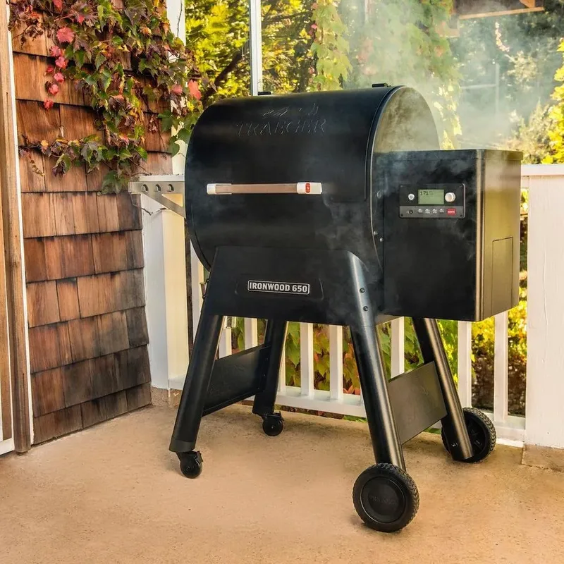 Ironwood 650 Pelletbarbecue by Messermeister in Traeger – product photo 4 of 6
