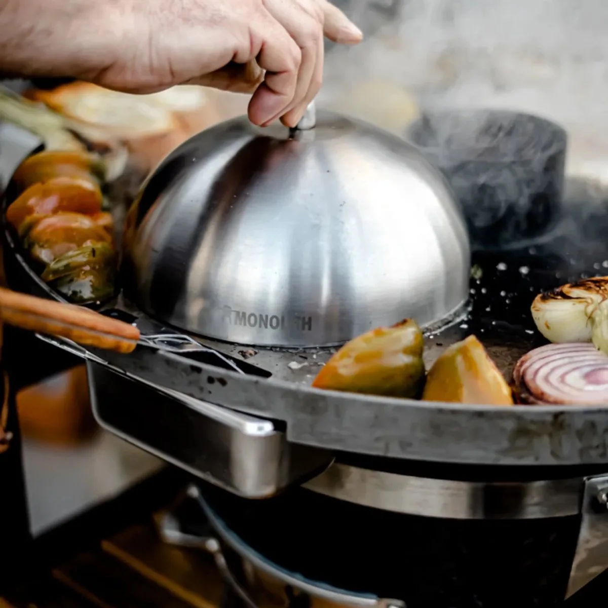 Cloche - BBQ Dome - Roestvrijstaal - 20 x 9.5 cm - Voor BBQ en Koken van Monolith in Grijs – productfoto