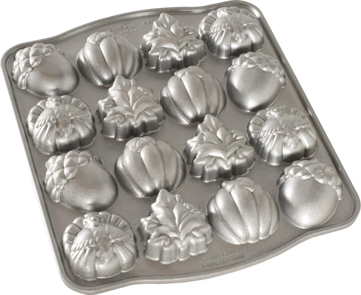 Bakvorm "Autumn Cakelet" by Nordic Ware in Grey – product photo