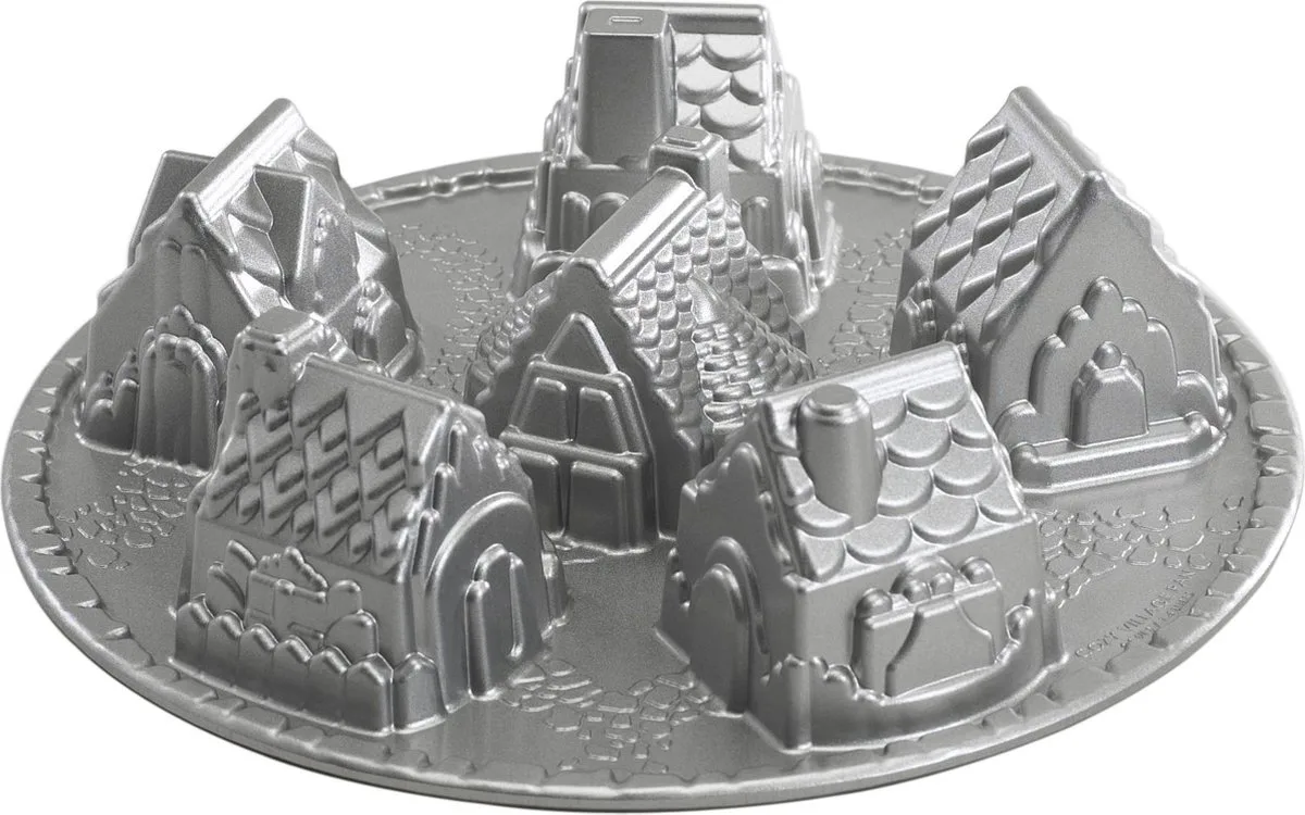 Bakvorm "Cozy Village Baking Pan" fra Nordic Ware i Sølv – produktbillede