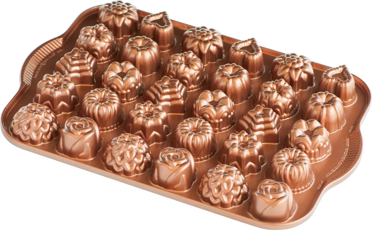 Bakvorm "Tea Cake & Candy" by Nordic Ware in Grey – product photo
