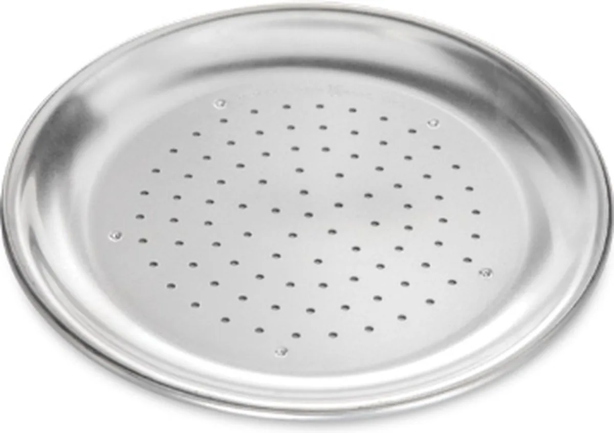 Pizza Bakplaat "Hot Air Pizza Crisper", 22.9 cm van Nordic Ware in Zilver – productfoto
