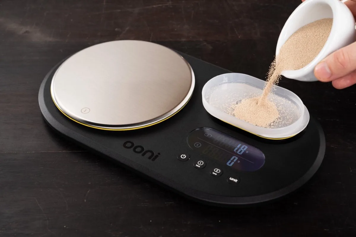 Keukenweegschaal Dual Platform van Ooni in Zwart + Grijs – productfoto