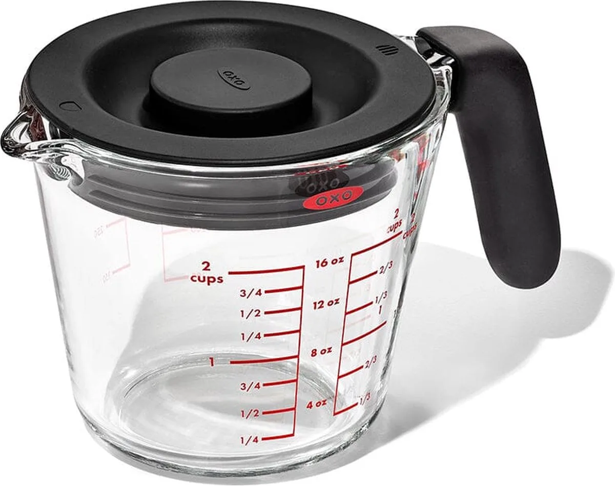 Maatbeker met deksel glas, 500 ml van OXO in Transparant – productfoto