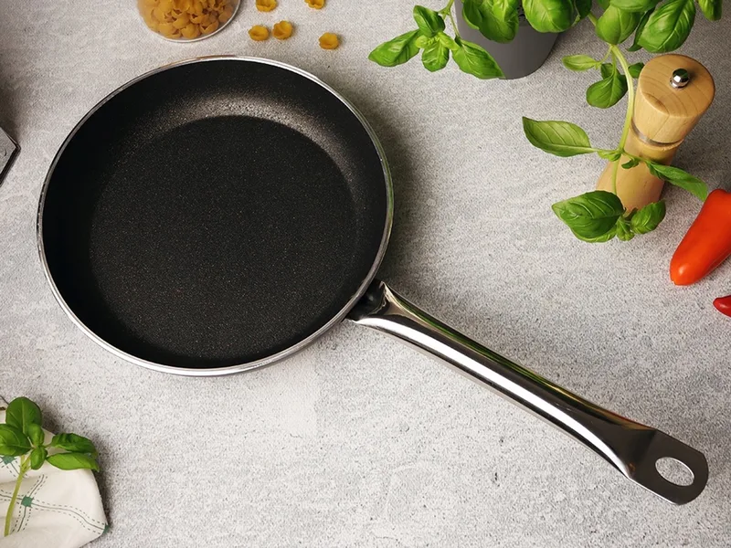 ST°1 Pro Koekenpan 26 cm - Antiaanbaklaag, Inductie fra Pintinox i Sort – produktbillede