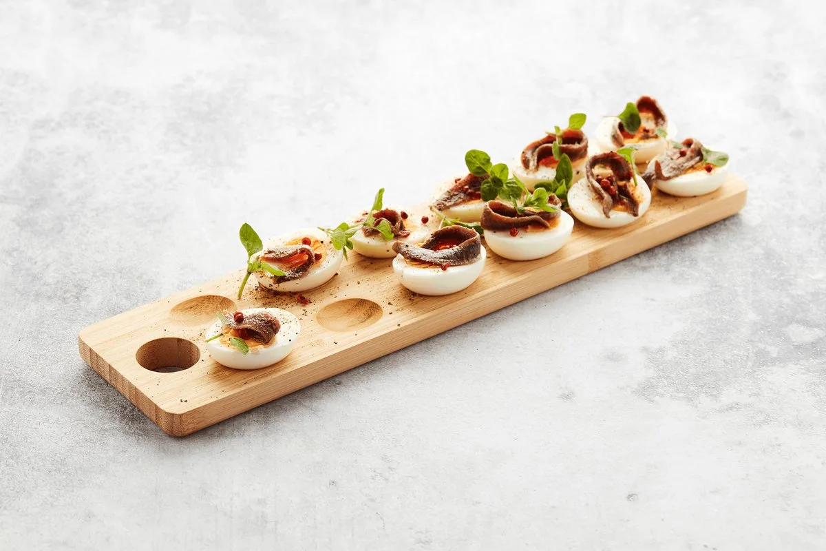Serveerplank tapas/gevulde eieren uit bamboe von Point-Virgule in Hout – Produktfoto