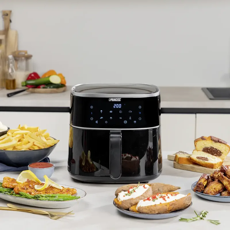Digitale Airfryer XL 182244 - 6 liter - Groot - PFAS vrij - Heteluchtfriteuse - Zwart - Digital Touchscreen - 8 Automatische Programma's - Inclusief in hoogte verstelbaar Grillrack fra Princess i Sort, 6 liter – produktbillede 2 af 2