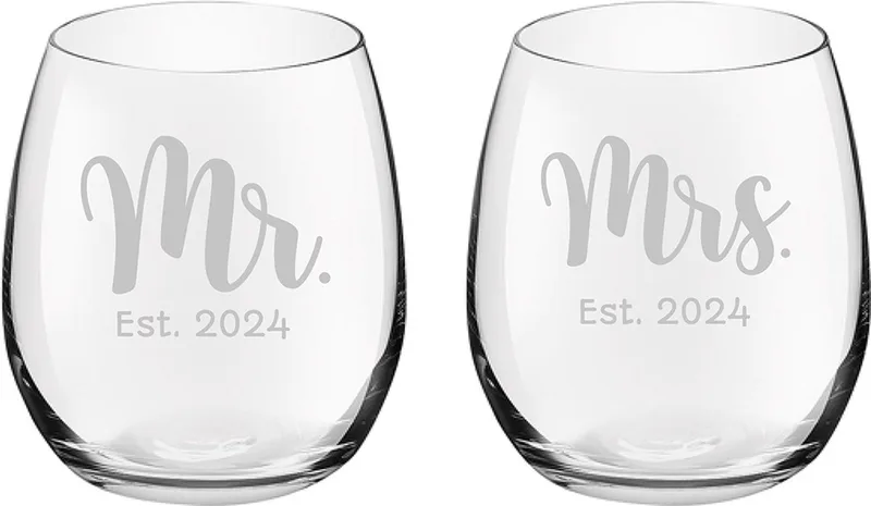 Gegraveerde set drinkglazen 39cl Mr. Est. 2024 - Mrs. Est. 2024 von Royal Leerdam in Mr. Est. 2024 – Mrs. Est. 2024 – Produktfoto