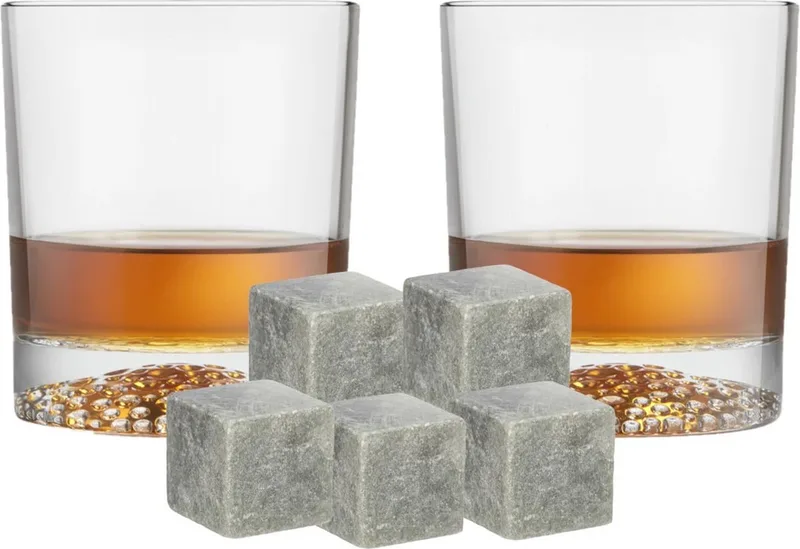 whiskyglazen - set 4x stuks van 290 ml - en 9x whisky ijsblokstenen - Cadeau set vaderdag by Royal Leerdam in Transparent – product photo