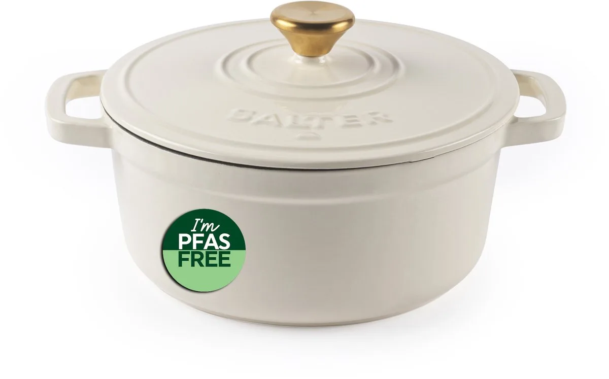 Chester Gietijzeren Braadpan | Crème | 24CM | Zelfbesprenkelend by Salter in Room – product photo