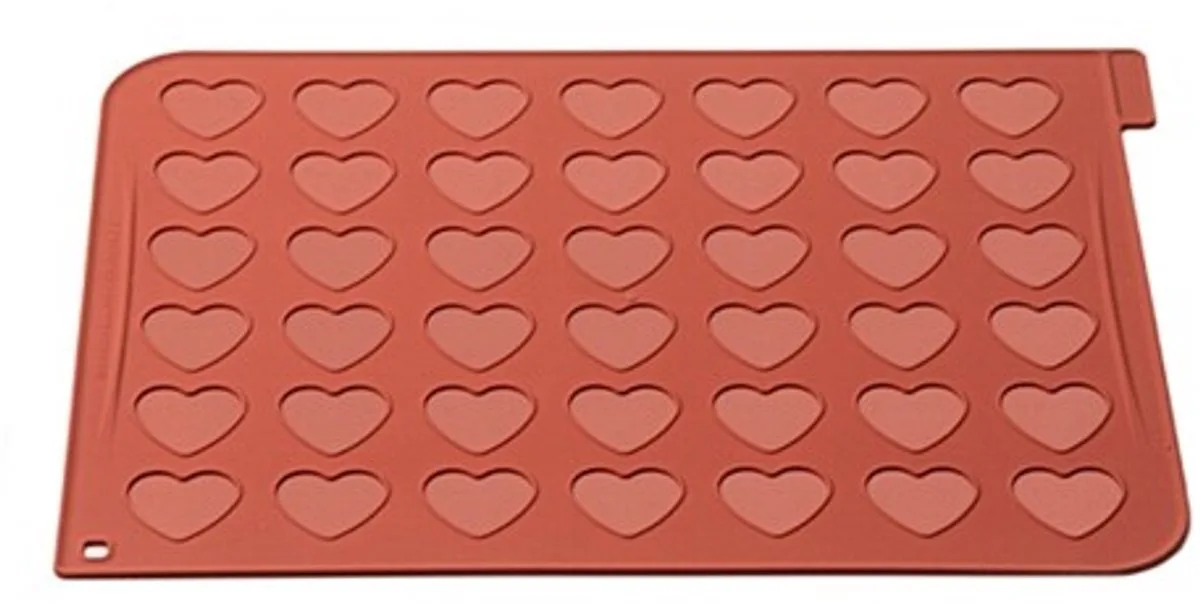 bakmat voor hartvorm macarons van Silikomart in Terracotta – productfoto