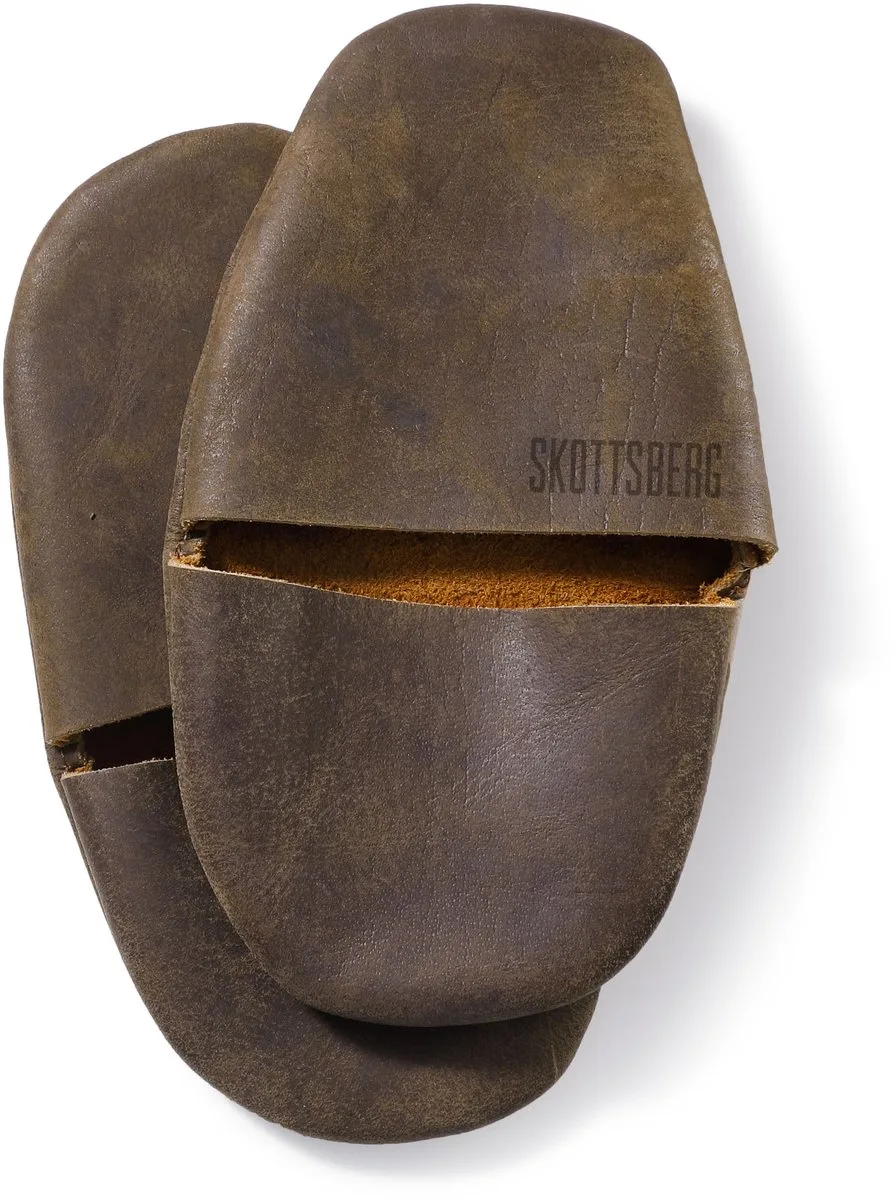 Pannenlappen - Leer - Ovenhandschoenen - 2 stuks van Skottsberg in Bruin – productfoto