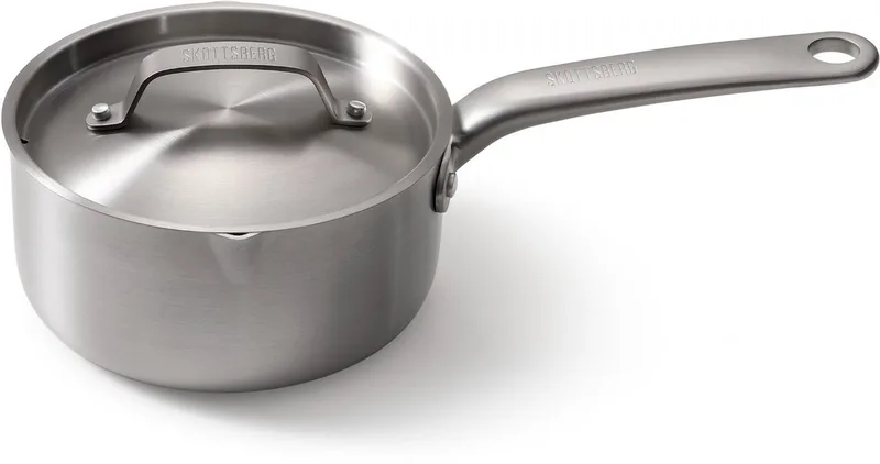 Steelpan met deksel - Stainless Steel - 16 cm - 1,5 L - Inductie - Ovenbestendig - Met schenktuit - RVS - Alle warmtebronnen by Skottsberg in Silver – product photo