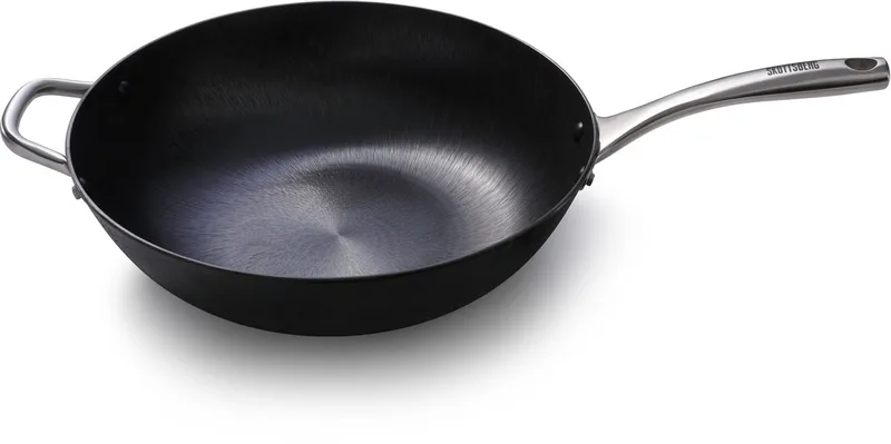 Wokpan - Cast Iron - Gietijzer - Inductie - 34 cm - Gietijzeren pan - Alle warmtebronnen von Skottsberg in Schwarz – Produktfoto