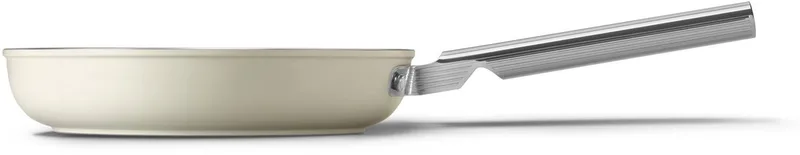 FPF2402CRM Koekenpan - 24 cm - Jaren 50 von Smeg in Creme – Produktfoto