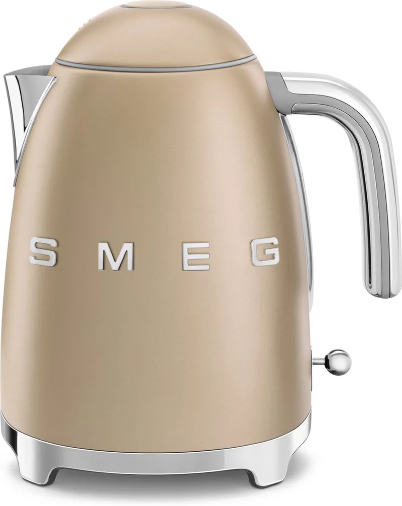 KLF03CHMEU Waterkoker - 1,7 Liter - 2400W - RVS Kalkfilter - 360° Draaivoet - Soft Opening - Automatische Uitschakeling - '50s Style by Smeg in Mat Champagne – product photo