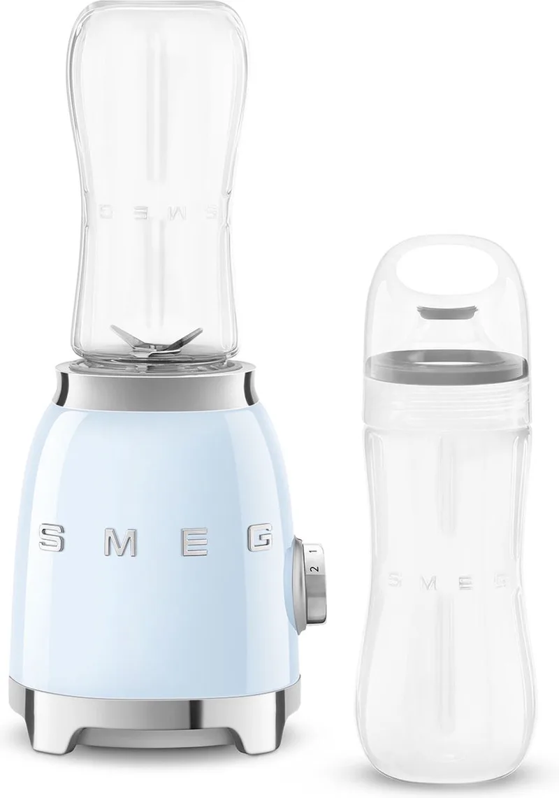 PBF01PBEU Personal Blender - Smoothie Blender To Go - 300W - 2x 600 ml Tritan™ Renew Drinkflessen - 2 Snelheden - '50s Style de Smeg en Pastelblauw – photo produit