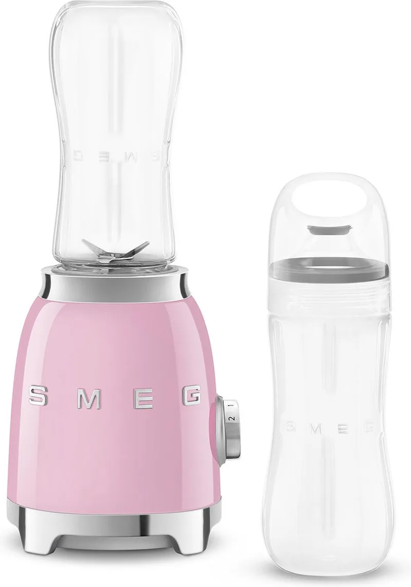 PBF01PKEU Personal Blender - Smoothie Blender To Go - 300W - 2x 600 ml Tritan™ Renew Drinkflessen - 2 Snelheden - '50s Style von Smeg in Rosa – Produktfoto