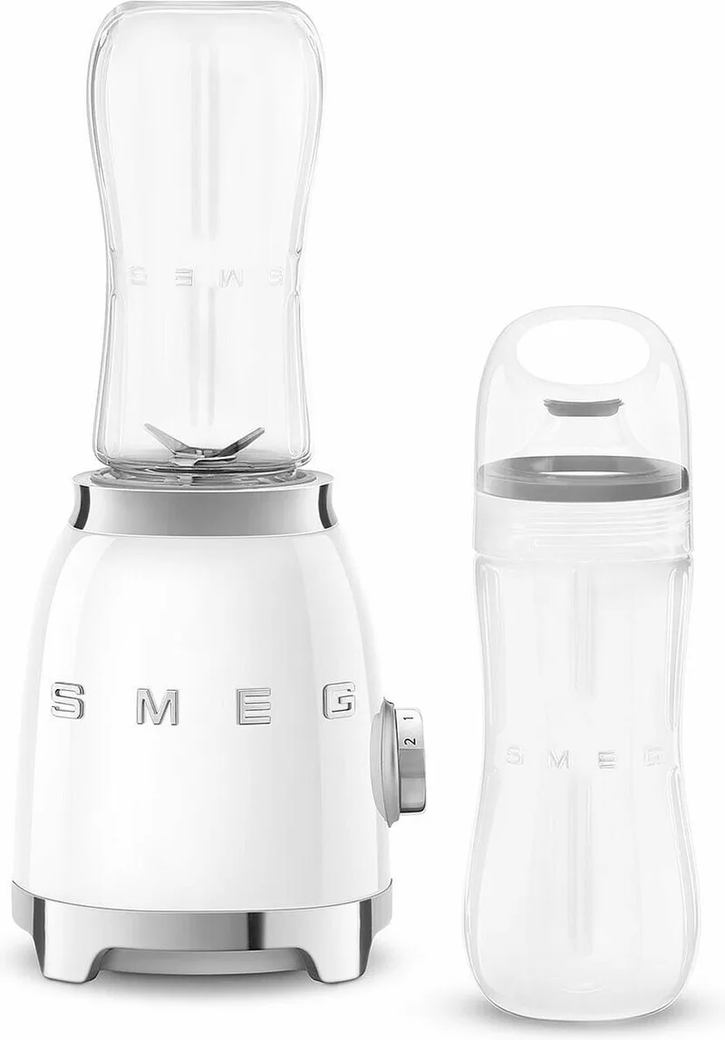 PBF01WHEU Personal Blender - Smoothie Blender To Go - 300W - 2x 600 ml Tritan™ Renew Drinkflessen - 2 Snelheden - '50s Style von Smeg in Weiß – Produktfoto