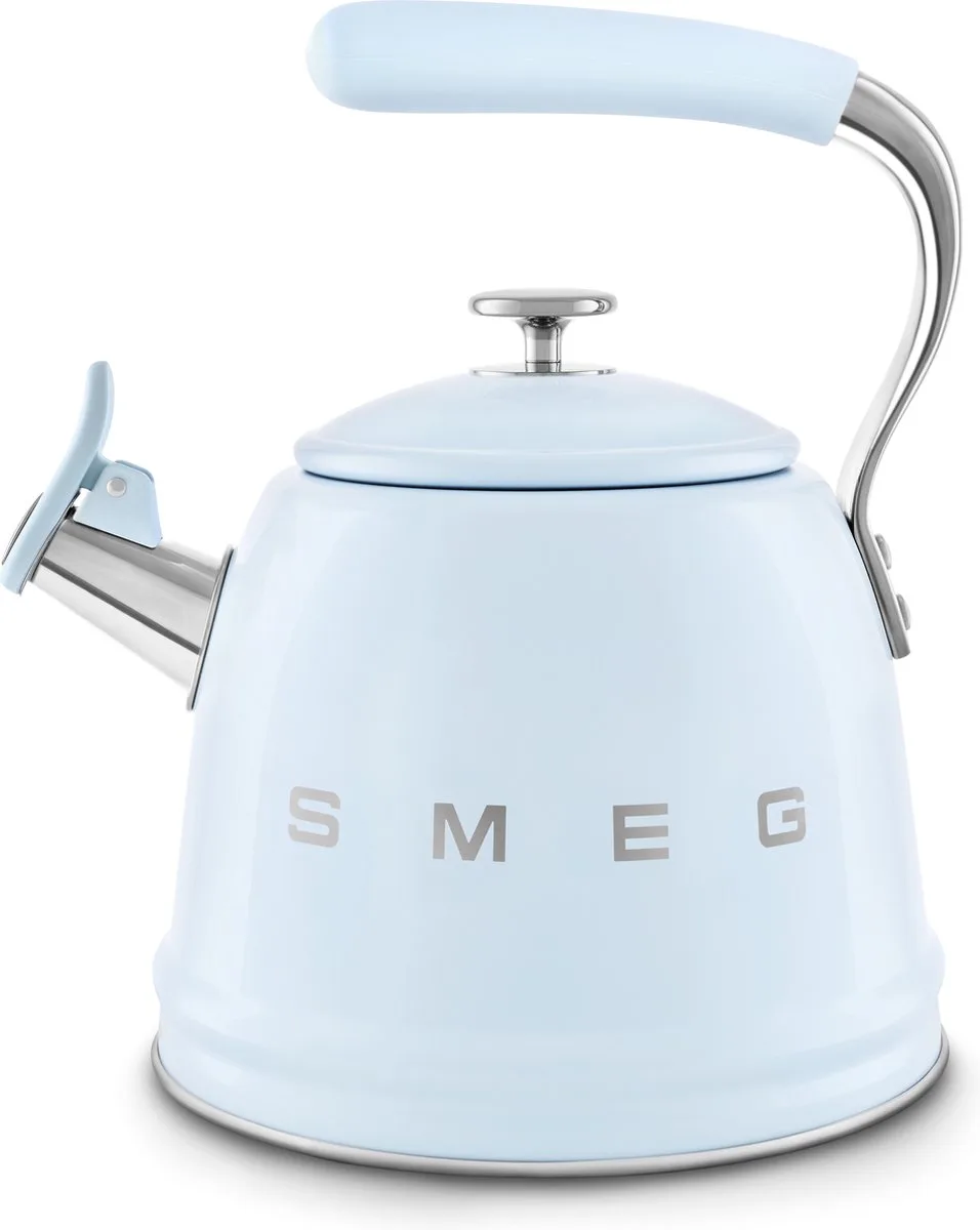 WKF01PB Fluitketel - Waterketel voor Inductie - 2,3 Liter - RVS - Geschikt voor Alle Warmtebronnen - 10 Kopjes - '50s Style by Smeg in Pastelblauw – product photo