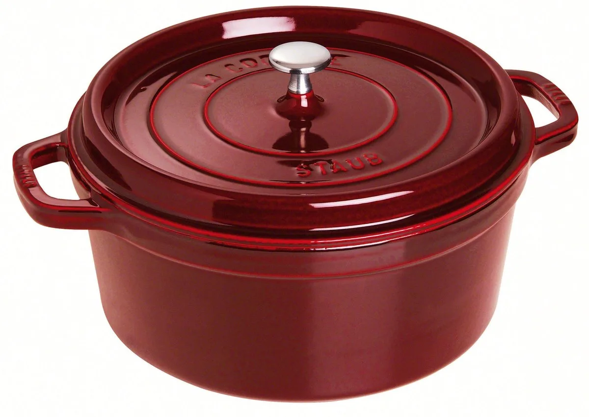 Braadpan Cocotte Grenadine - ø 28 cm / 6.7 liter van Staub in Rood – productfoto