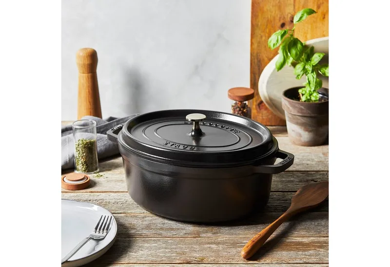 Braadpan Ovaal Cocotte - ø 29 cm / 4.2 liter von Staub in Schwarz – Produktfoto 5 von 5