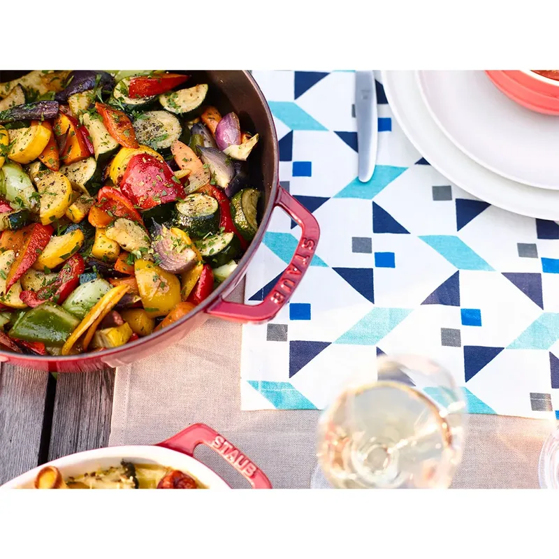 Hapjespan Chistera - Kersenrood - ø 24 cm / 2.4 liter by Staub in Red – product photo 3 of 5