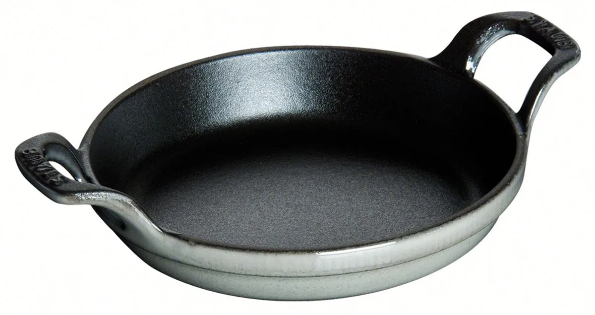 Merkloos Gietijzeren Ovenschaal Rond - Geschikt voor Inductie från Staub i Grå – produktbild
